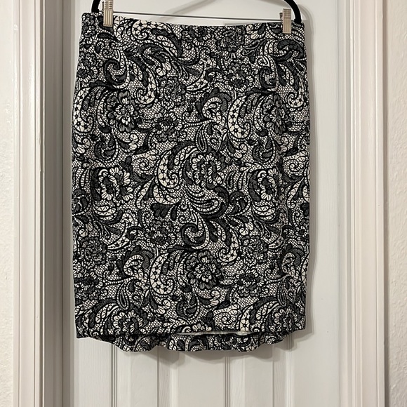 Lane Bryant Black and Ivory Skirt Size 14 - Picture 1 of 5